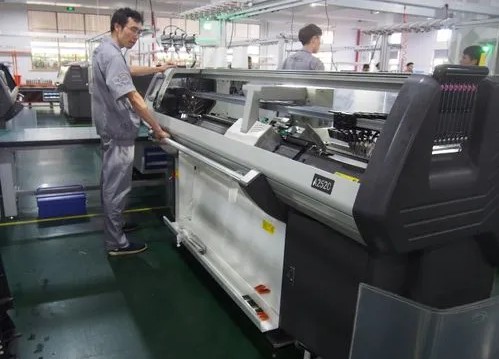 Qual é a tecnologia de seleção de agulhas de uma máquina de malha plana computadorizada?
